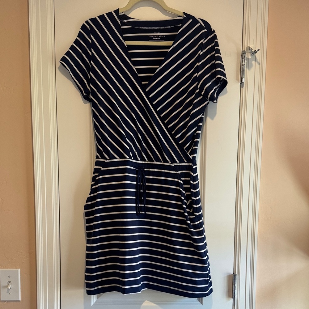 Size M Vineyard Vines Navy and White Striped Dress